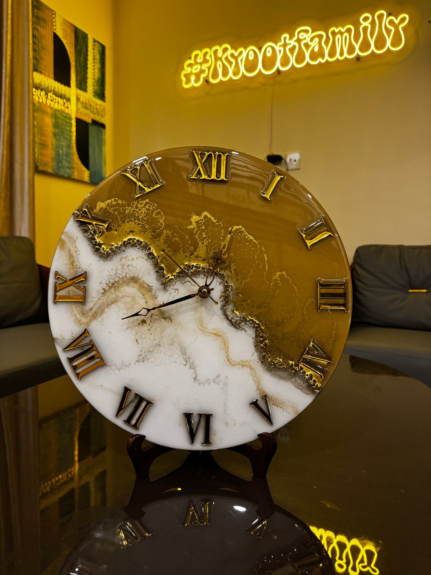 Beige & Gold - Resin Art Clock